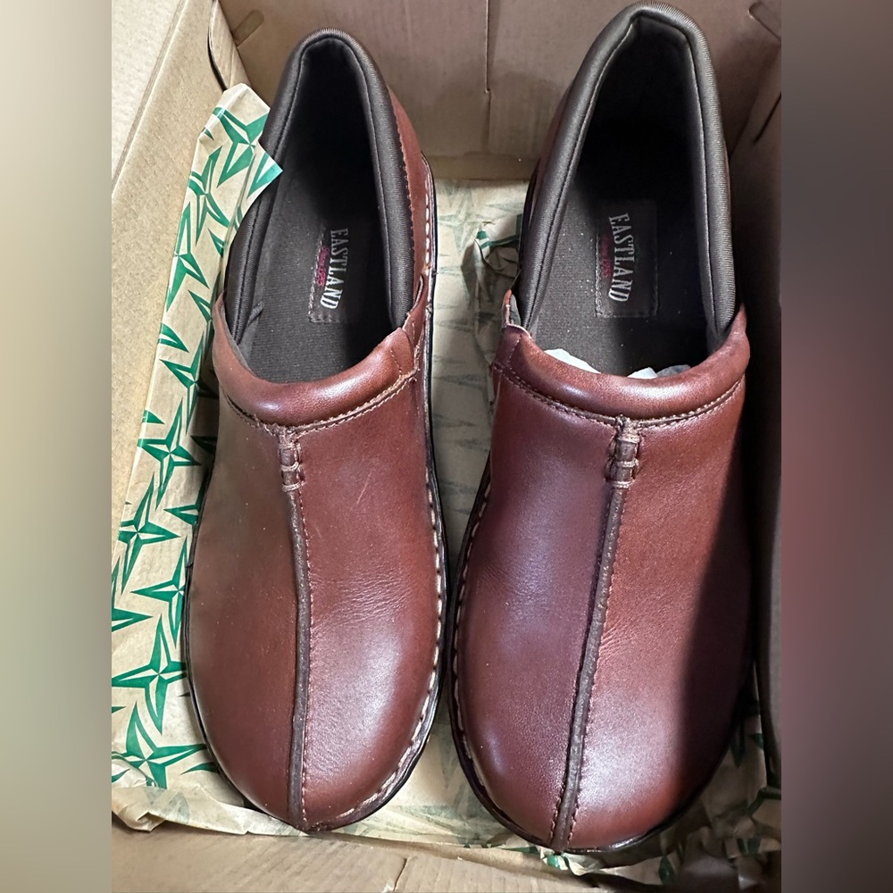 New Eastland Women’s Rich Brown Leather  Kelsey Clog Slip On Size 10 - Picture 3 of 6